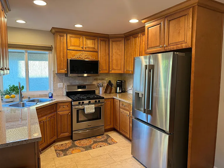 197 La Veta Dr — Photo 6