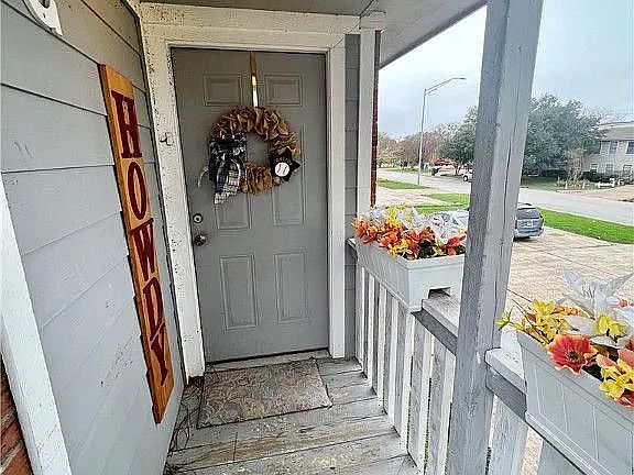 2nd image of 400 Manuel Dr APT B