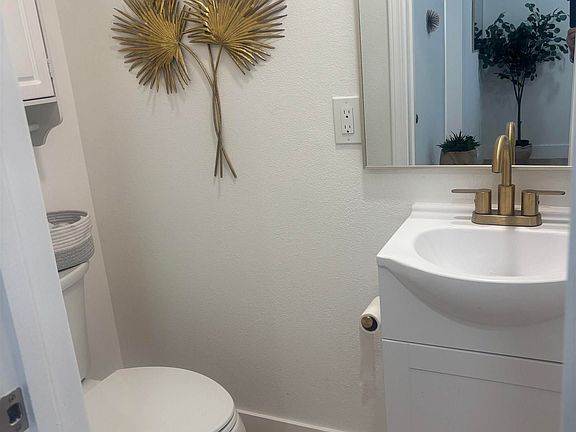 5th image of 462 Craven Ct