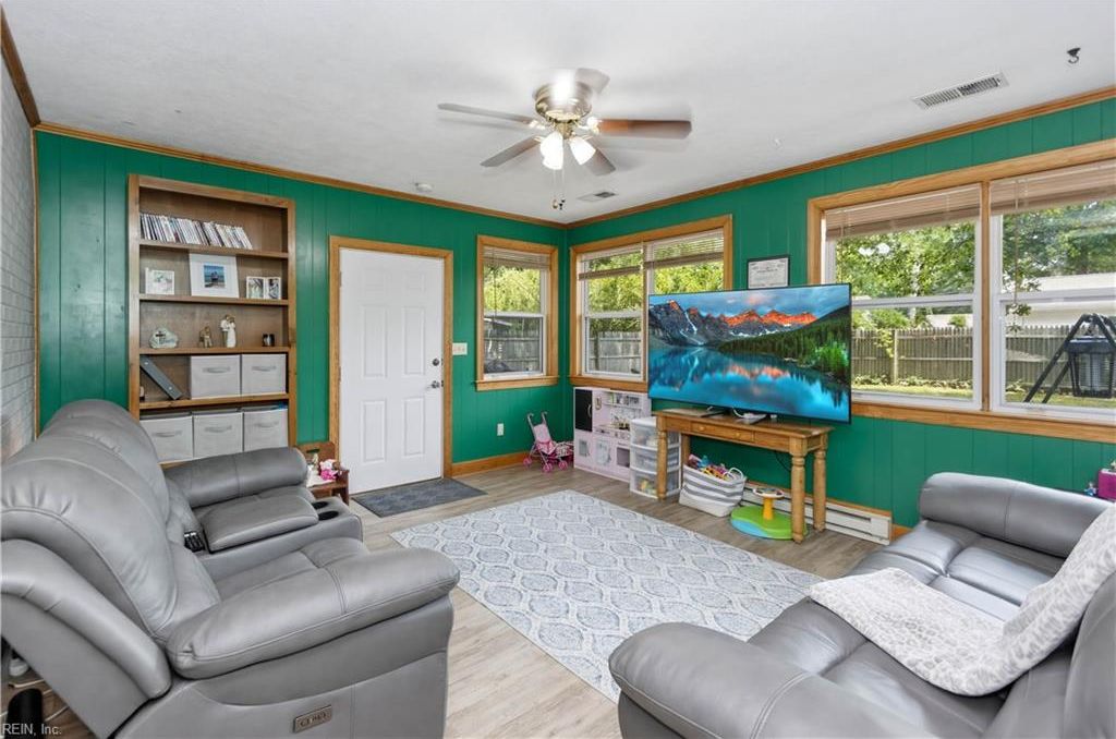 1659 Holly Dr, Gloucester Point, VA - More