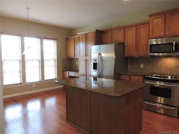 3rd image of 42143 Larkspur Ct #20