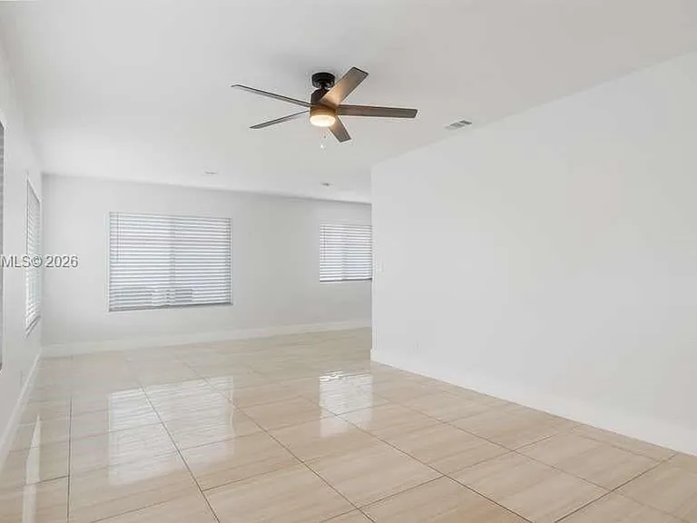 630 SW 28th Dr — Photo 5