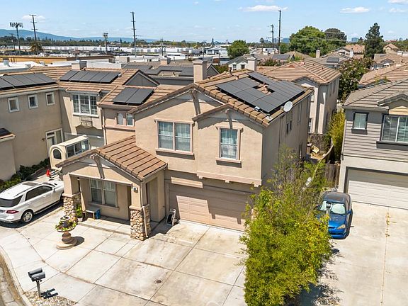 4th image of 409 Meadowfaire Pl