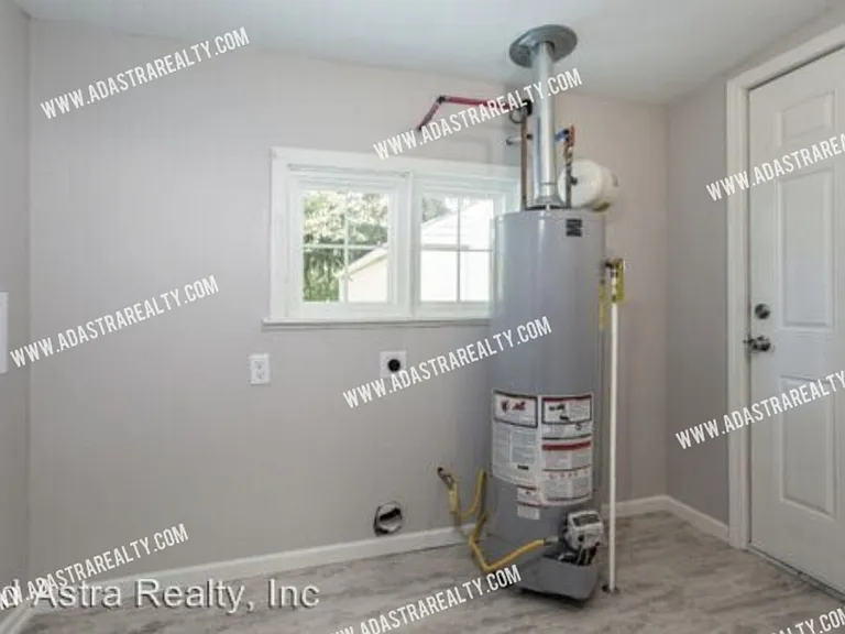 821 N Crysler Ave — Photo 8