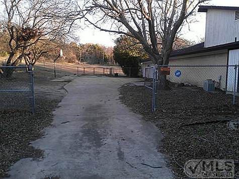 3rd image of 706 Linkcrest Dr