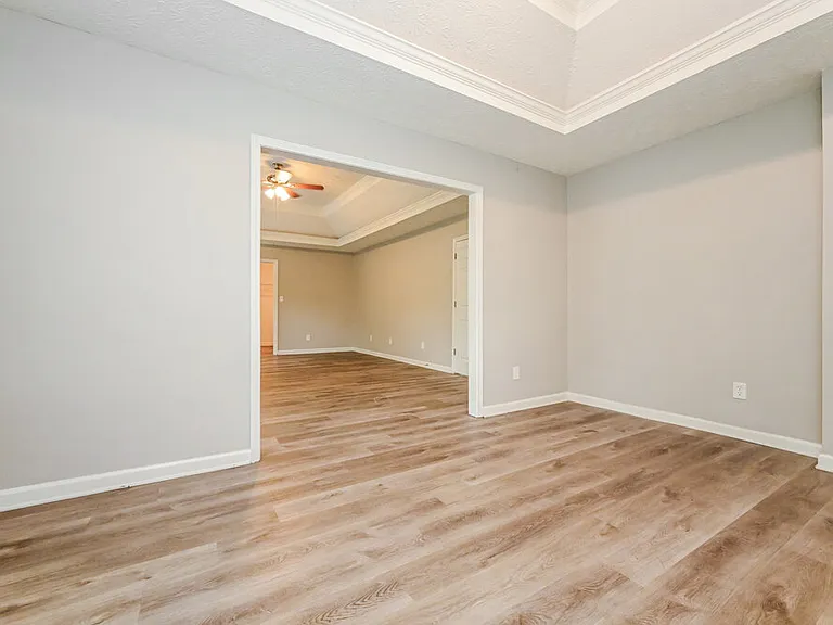 135 Stratmore Pl — Photo 11