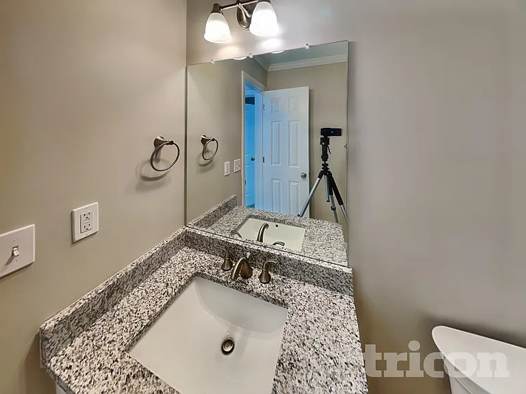 6745 Biscayne Blvd — Photo 14