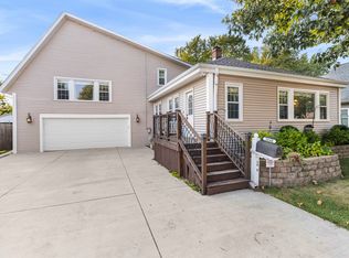 5640 East Dr, Loves Park, IL 61111