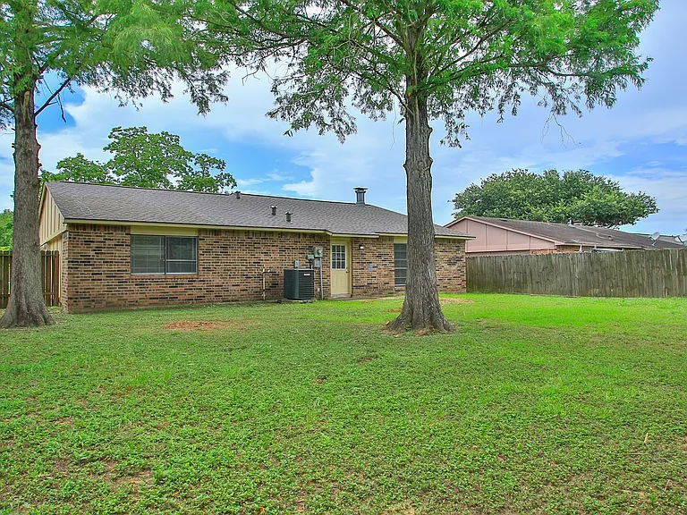 17626 Bullis Gap Dr — Photo 24