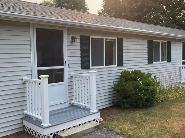 8 Regency Dr #B, Sagamore, MA 02561