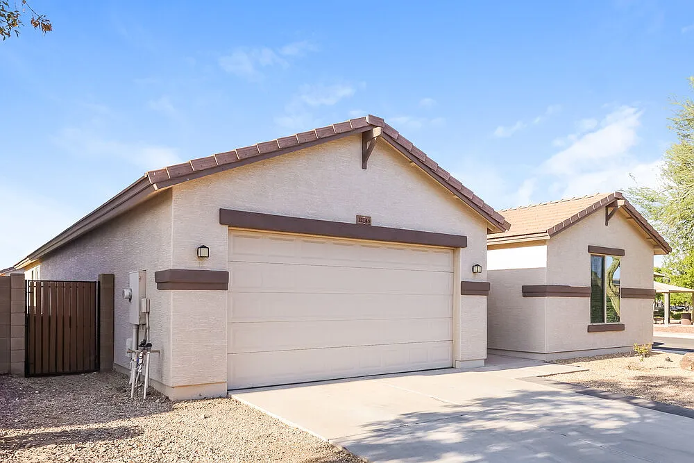 4 bed, 2.0 bath, 2309 sqft, $2,480 — Photo 3
