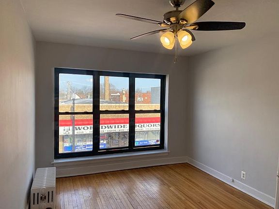 3rd image of 6714 N Northwest Hwy APT 202