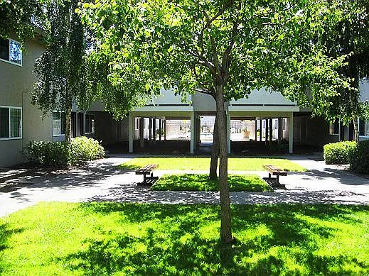13931 Doolittle Dr — Photo 3