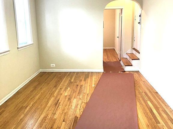 3rd image of 2059 W Summerdale Ave #G