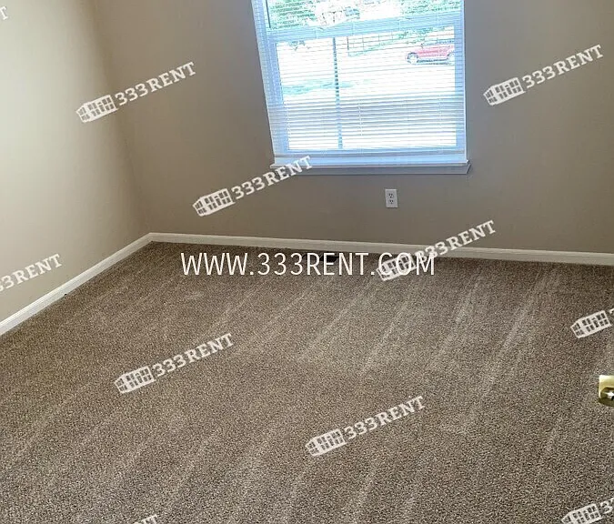 404 Freeman Ave — Photo 11