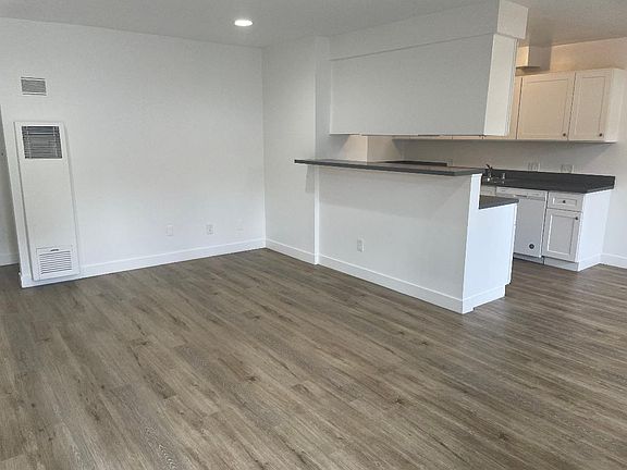 2nd image of 1724 Peyton Ave APT B