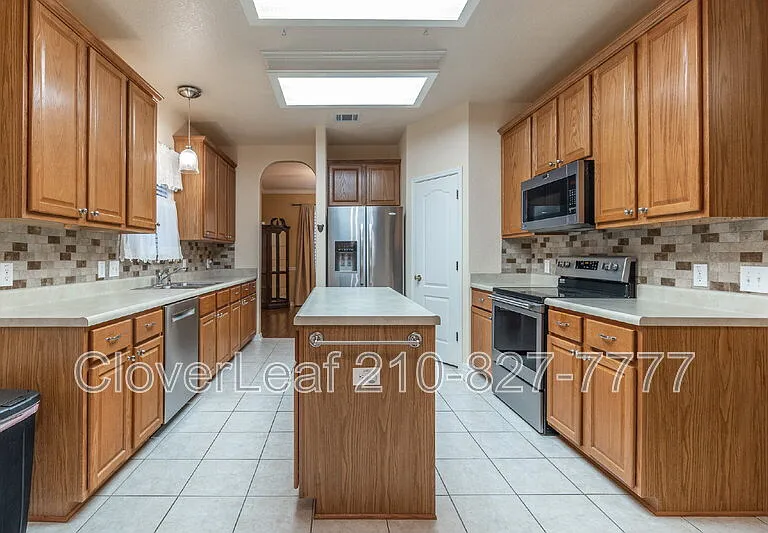 22714 Sabine Smt — Photo 17