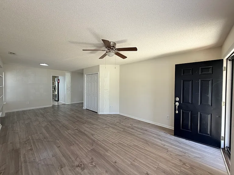 4832 Lighthouse Ct — Photo 3