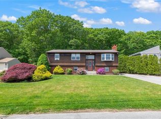 160 Mohawk Trl, Cranston, RI 02921