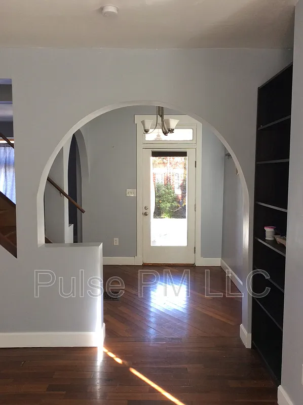 2 bed, 1.5 bath, 1360 sqft, $1,600 — Photo 3
