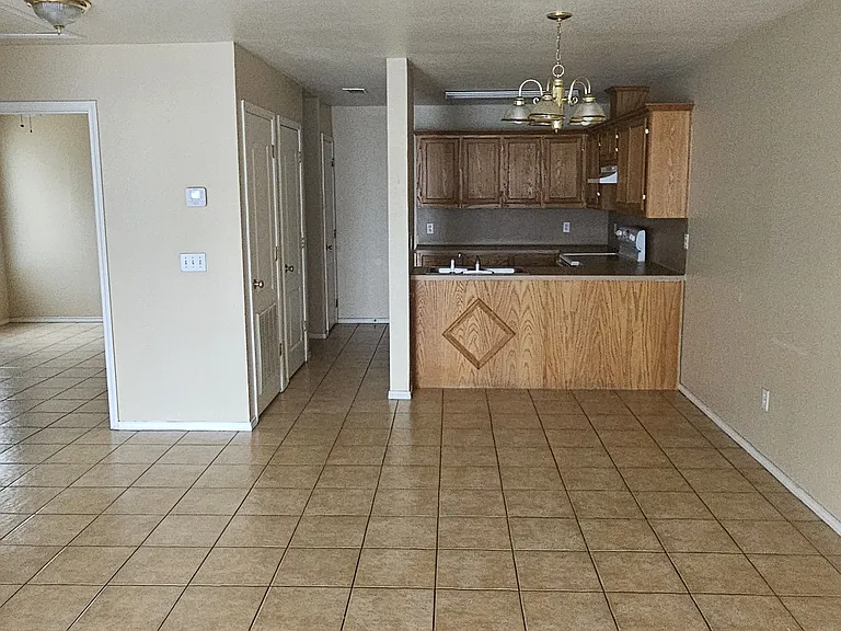 Santa Fe Apartments — Photo 9