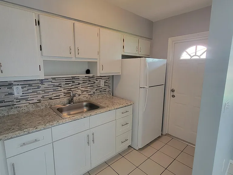 7211 Venetian St #2 — Photo 6