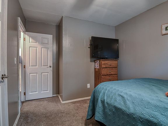 5th image of 23 Miriam Dr