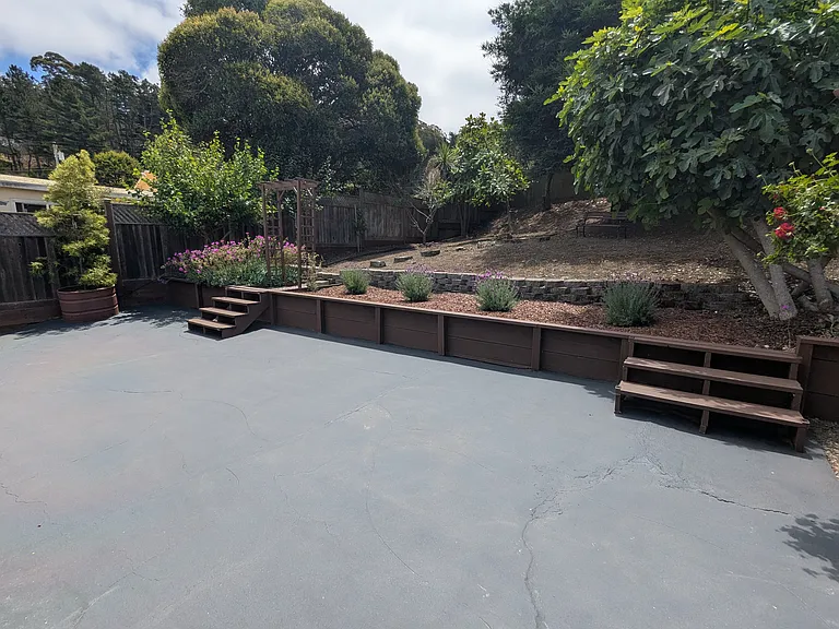 986 Regina Way — Photo 12