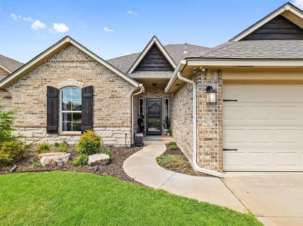 613 NE 23rd St, Moore, OK 73160