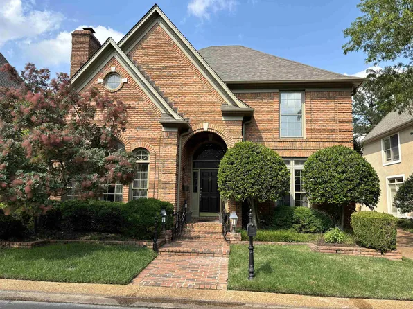 928 E Riverwalk Dr, Memphis, TN 38120