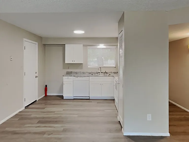 7233 W San Miguel Ave — Photo 8