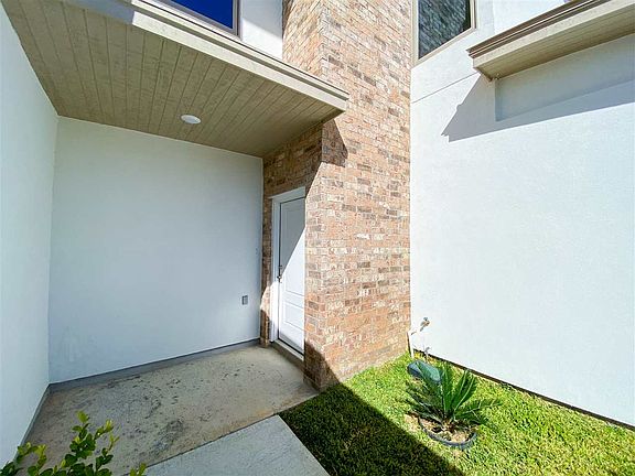 3rd image of 10902 International Blvd #114