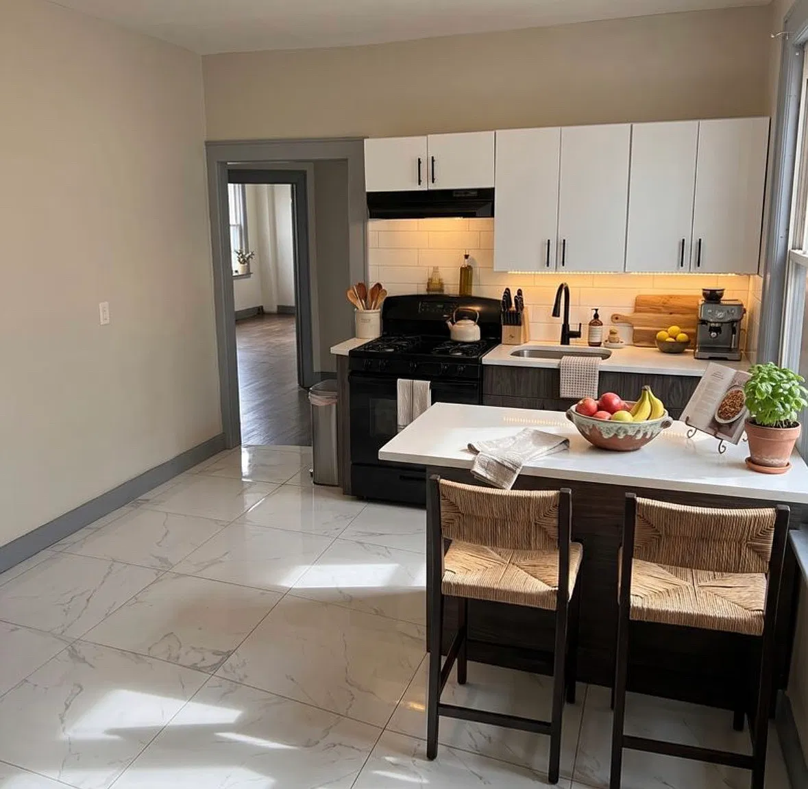 4 bed, $2,600 — Photo 1