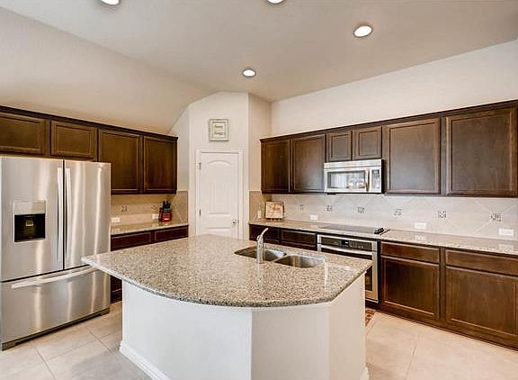 4th image of 908 Emory Stable Dr