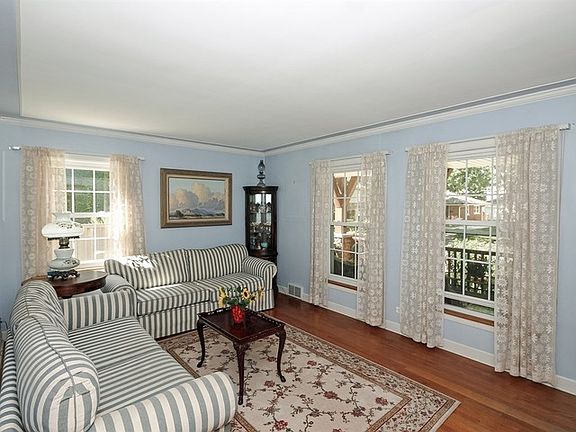 5th image of 921 Newberry Ave