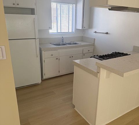 4th image of 702 Manhattan Ave APT A