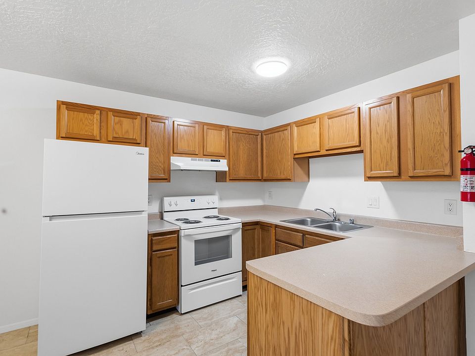 1st image of 3400 Wellesley Dr NE APT B
