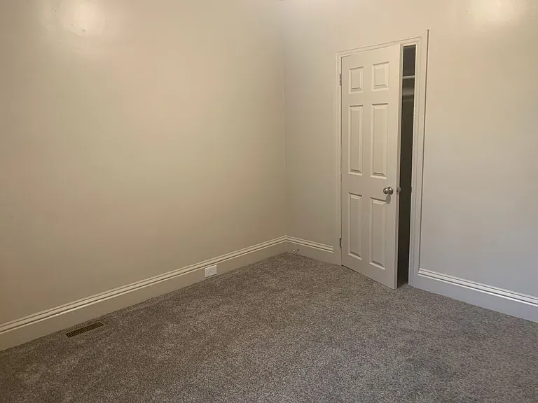 525 E Philadelphia St — Photo 14