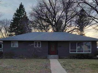 1018 Home Pl, Faribault, MN 55021