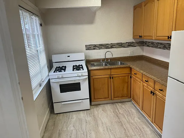 3416 E 1st St #3416 — Photo 9