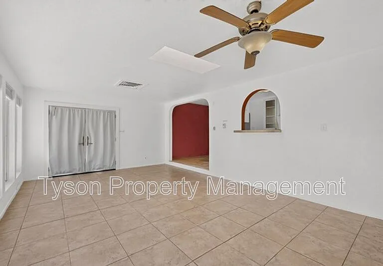 310 Truman St NE — Photo 14