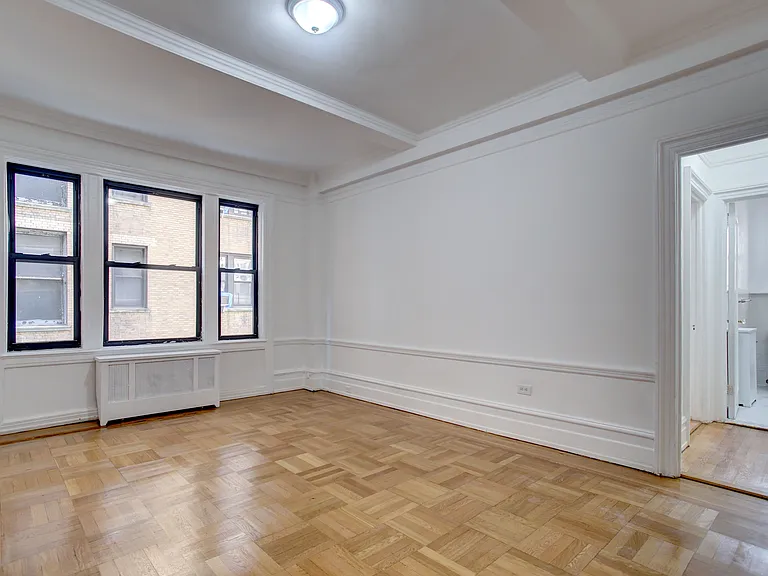 315 W 102nd St #4D — Photo 1