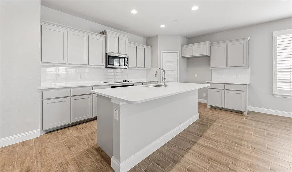 3 bed, 2.5 bath, 2260 sqft, $2,700 — Photo 1