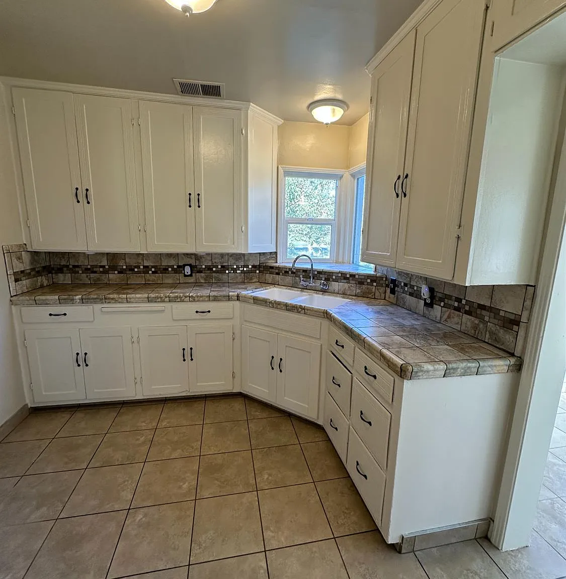 2 bed, 1074 sqft, $1,500 — Photo 4