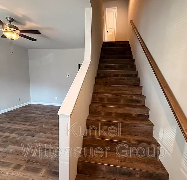 8401 Allied Way — Photo 4