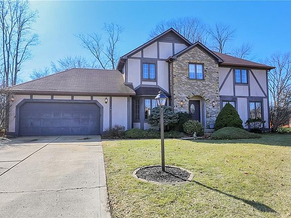 3rd image of 1015 Lakewood South Dr