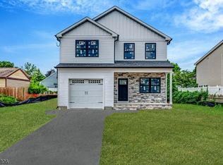 130 Cook Ave, Middlesex, NJ 08846