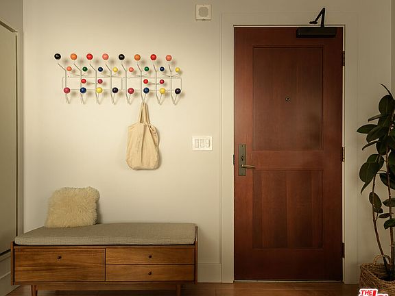5th image of 460 S Spring St APT 810