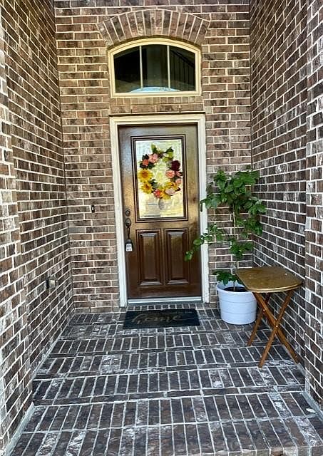 1st image of 204 Echo Brook Ln