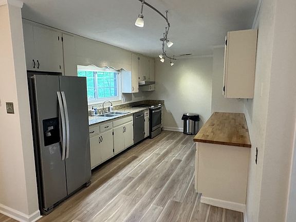 3rd image of 102 Norway Ln